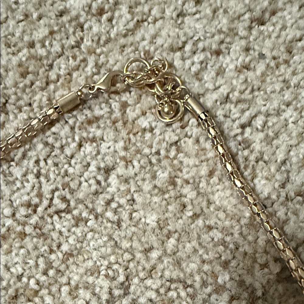 Elegant Black and Gold Necklace - Picture 5 of 10